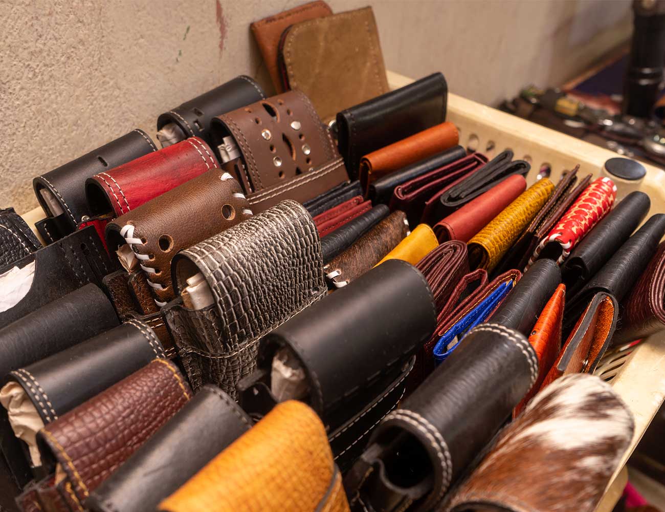 Luxuary leather product manufacture Shops in UAE